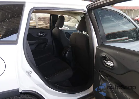 2016 Jeep Cherokee Altitude z USA, uszkodzony, nr VIN 1C4PJMCS2GW210624